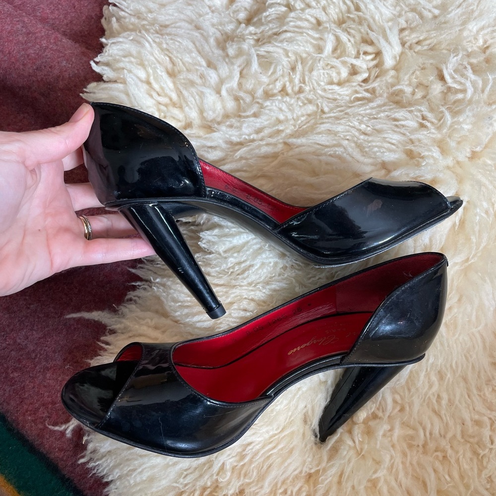 Robert Clergerie black patent leather Red leather lined peep toe heels - Picture 3 of 9